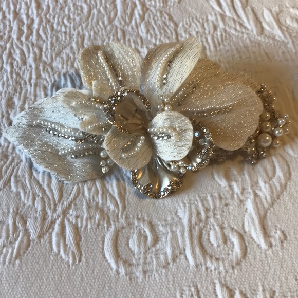 David’s Bridal Headpiece w/ Pearls & Crystals - Picture 2 of 11